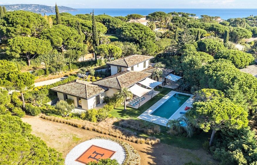 Seaside Serenity: Exploring the Tranquil Charms of St Tropez’s Waterfront Villas